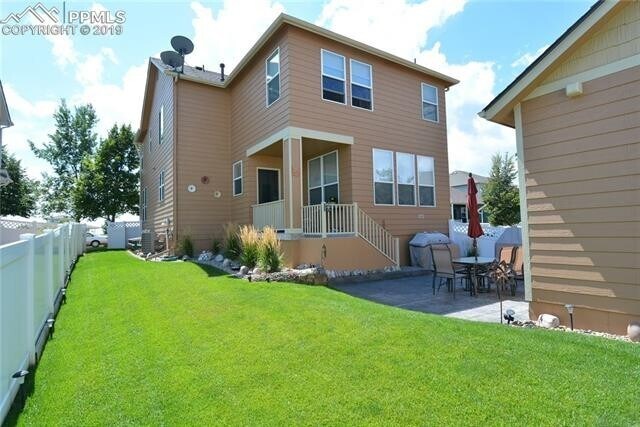 Foto del edificio - Large updated home with mountain views!