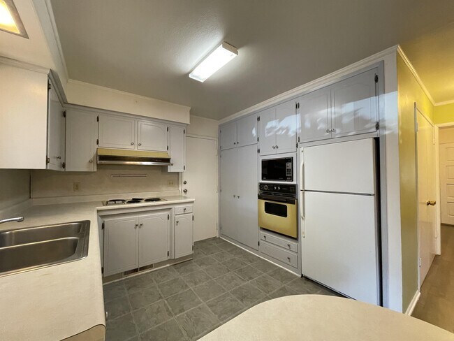 Building Photo - 375 W Lassen Ave