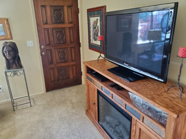 Foto del edificio - 2404 N Weaver Cir