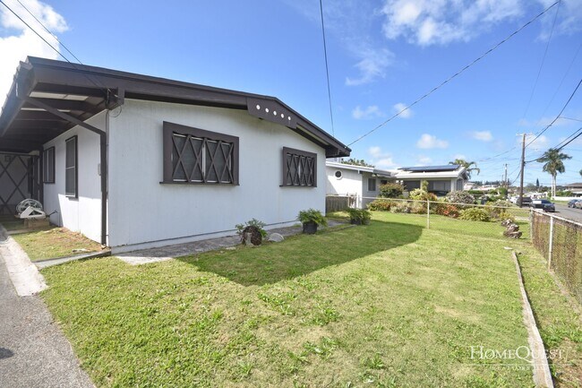 Building Photo - Kaneohe Charm -- 3 bed 1.5 bath SFH -- $32...