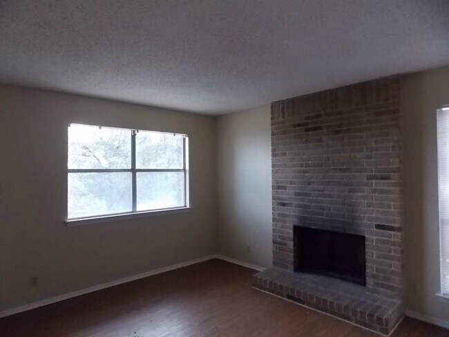 Foto del edificio - 8104 Dunn St