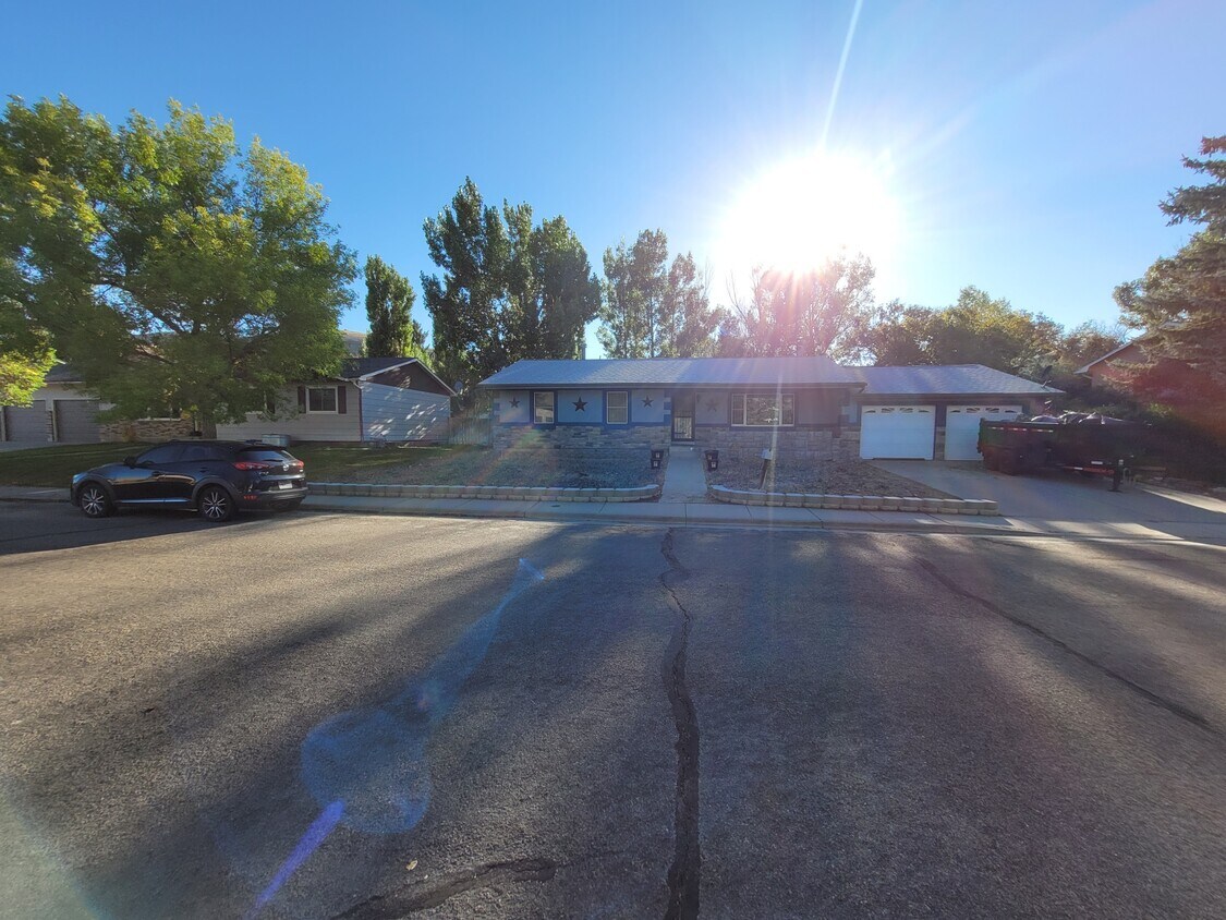 Foto principal - 2215 New Hampshire St