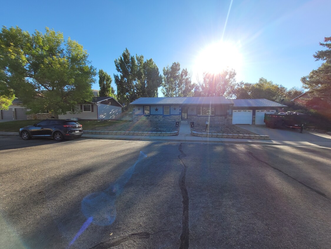 Primary Photo - 2215 New Hampshire St