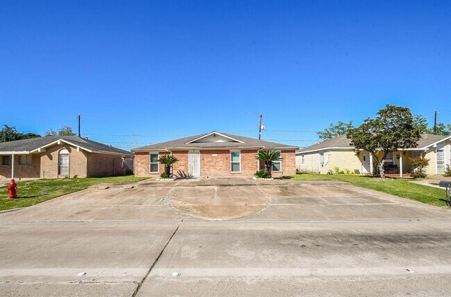 Building Photo - 15063 Woodforest Blvd