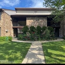 Building Photo - 147 Amberly Dr