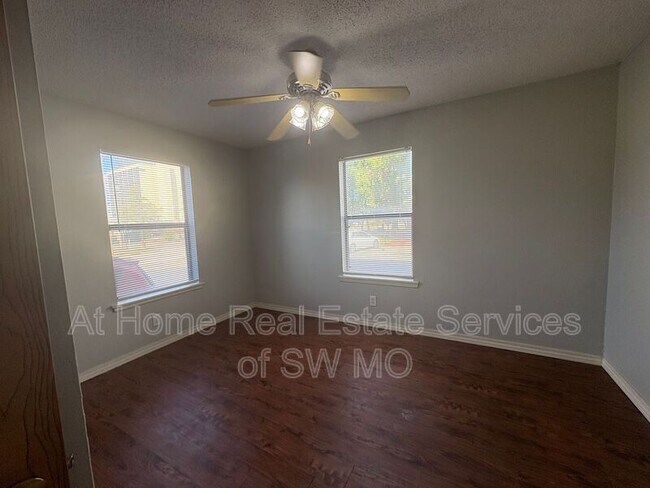 Foto del edificio - 728 E Walnut St