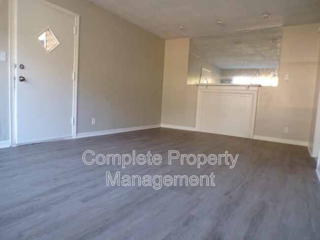 Foto del edificio - 7317 Queenstown Ave