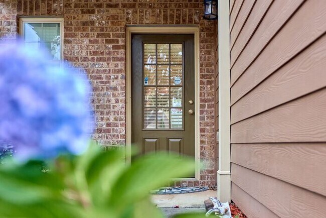 Foto del edificio - 3351 Archgate Ct