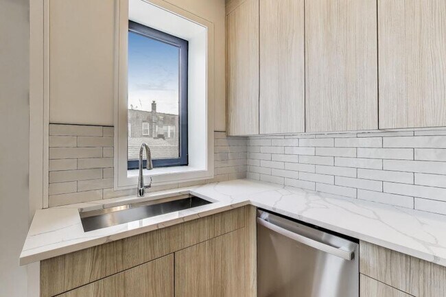 Foto del edificio - 2 bedroom in Chicago IL 60647