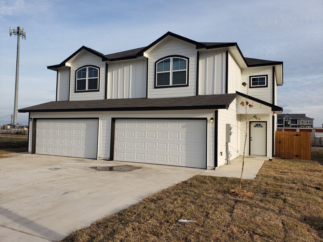 Primary Photo - Town home for rent