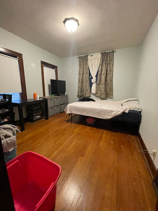 Foto del edificio - Large Single Family Home in Heart of La Cr...