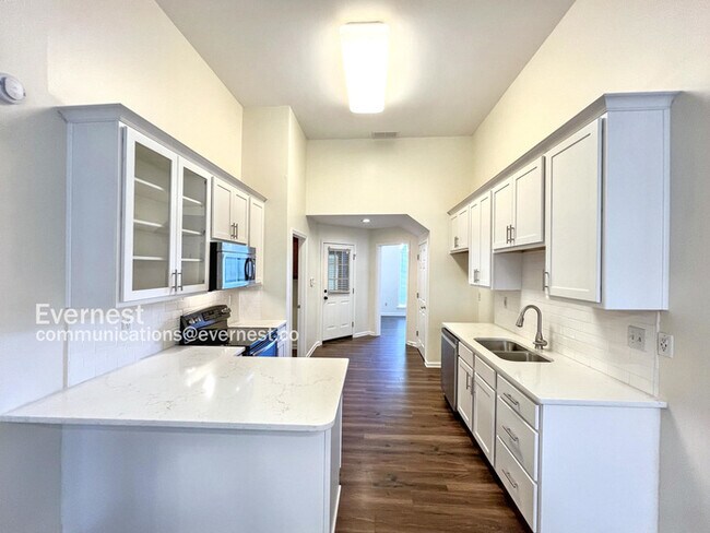 Foto del edificio - 8835 Robertson Ln N