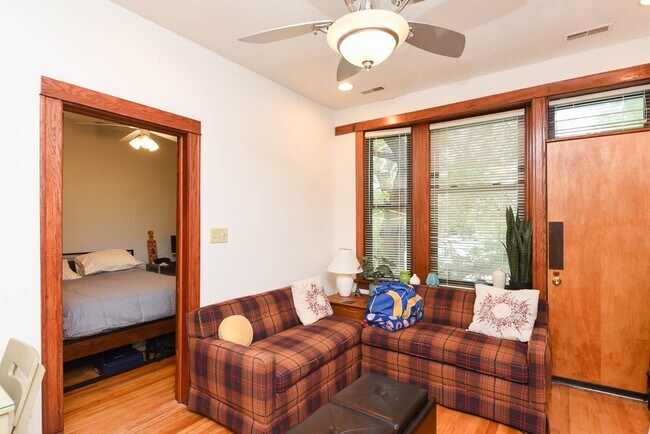 Foto del edificio - 2821 W Shakespeare Ave