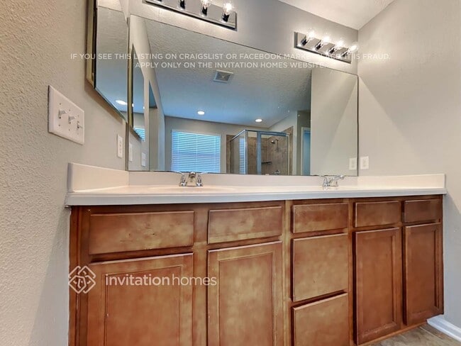 Building Photo - 667 E Red House Branch Rd