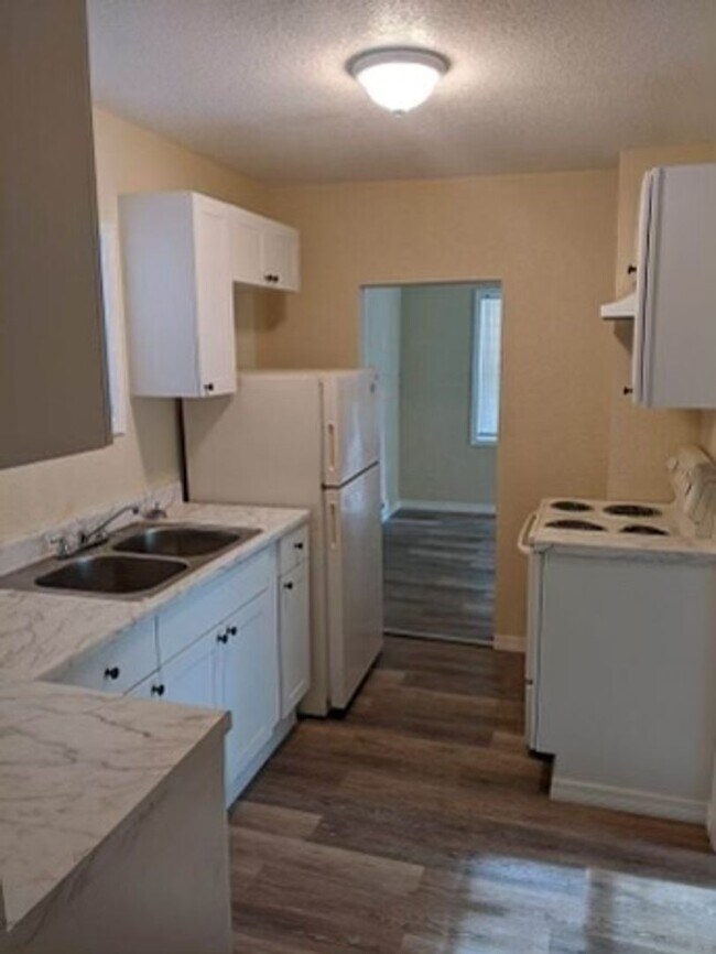 Foto del edificio - Fully remodeled 1 bedroom/ 1 bath cottage ...