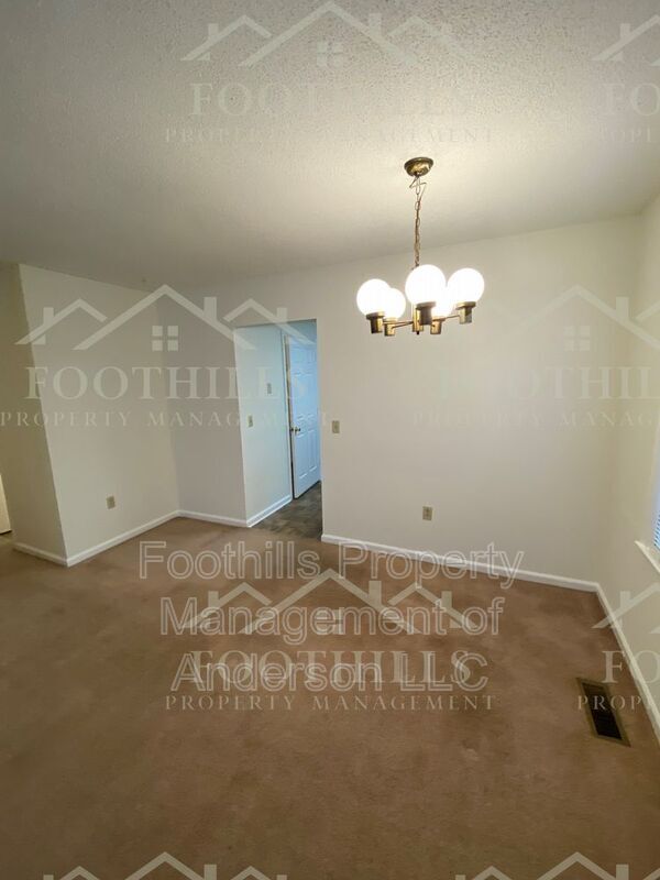 Building Photo - 502 Woodcrest Dr