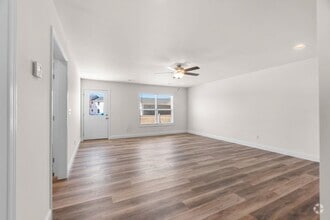 Building Photo - 810-812 Highland Pt Dr