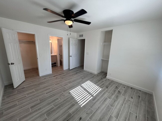 Building Photo - Close to ASU, Tempe Marketplace, Mill ave, Old town! 3 bed 2 bath with private yard.