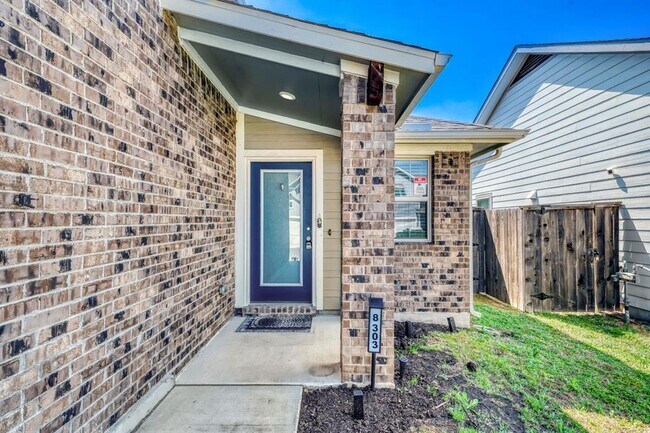 Foto del edificio - 8303 Cottage Rose Dr