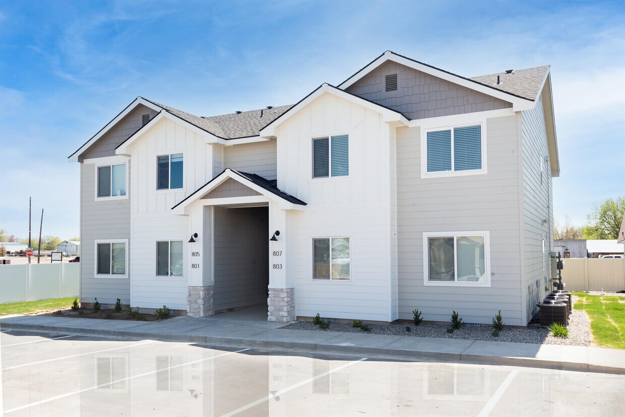 Foto principal - 817 NW 21st St