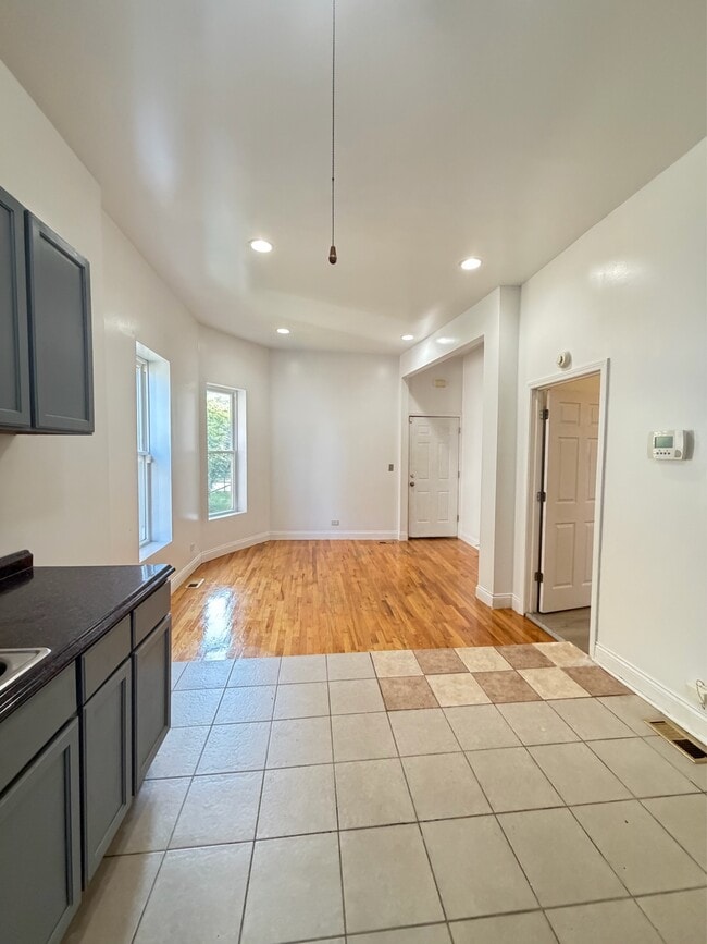 Building Photo - 7836 S Emerald Ave