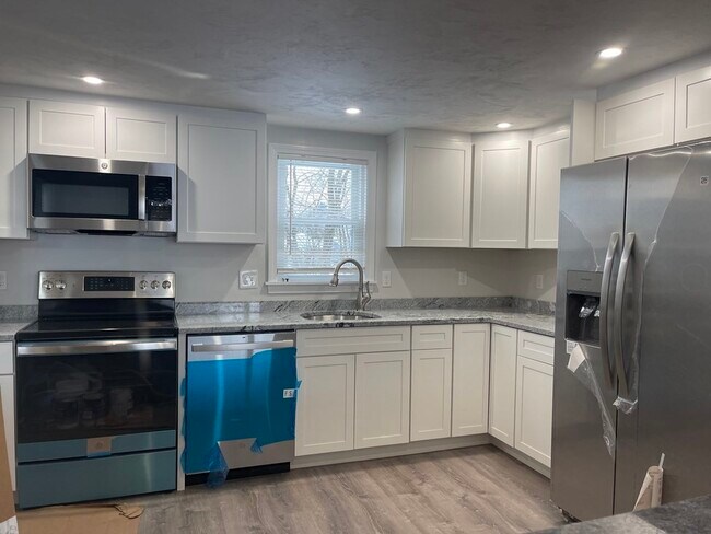 Building Photo - 49 St Paul Ave