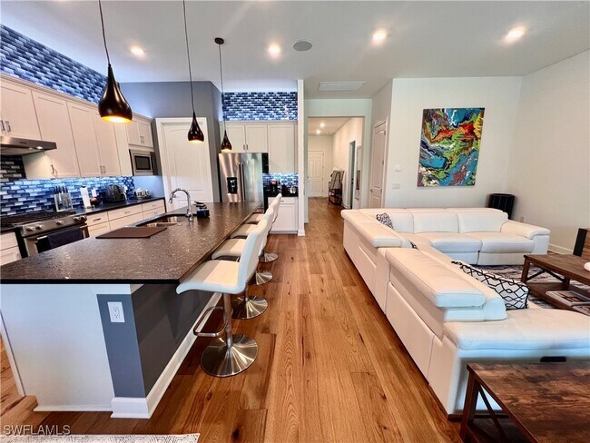 Foto del edificio - 6690 Pennyroyal Dr