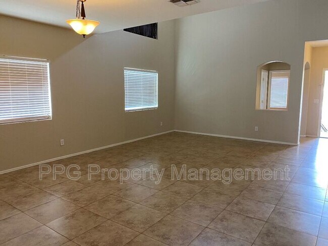 Foto del edificio - 23897 W Bowker St