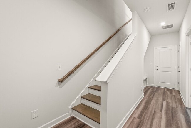 Building Photo - 7136 Bryce Ave