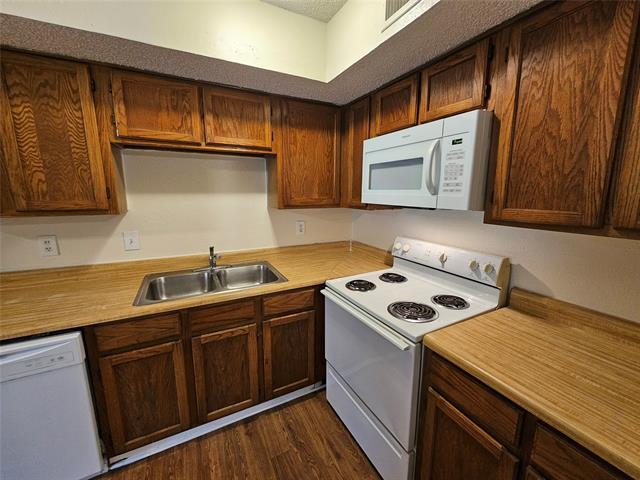 Foto del edificio - 9823 Walnut St