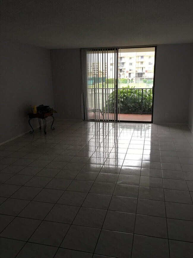 Foto del edificio - 2786 Tennis Club Dr