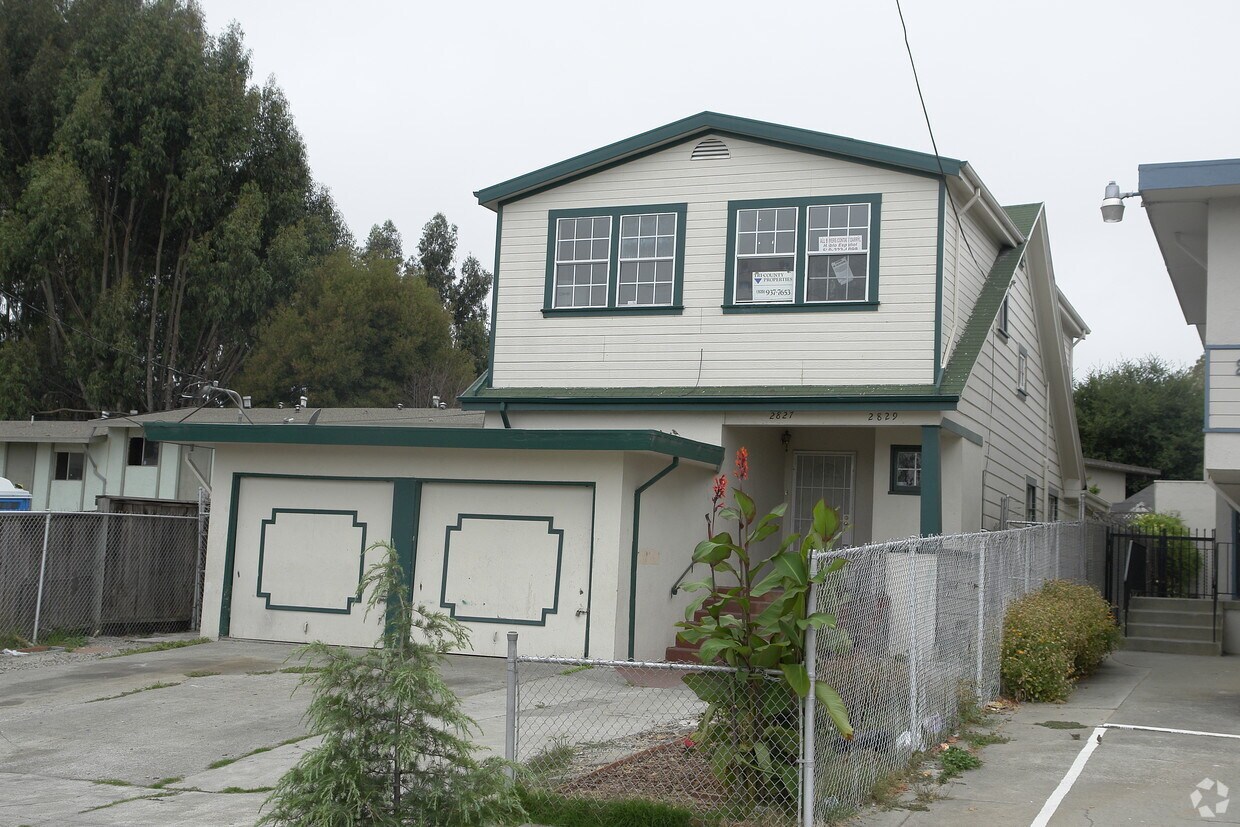 Primary Photo - 2827 22nd Ave
