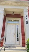 Building Photo - 1128 Bartholdi Ct