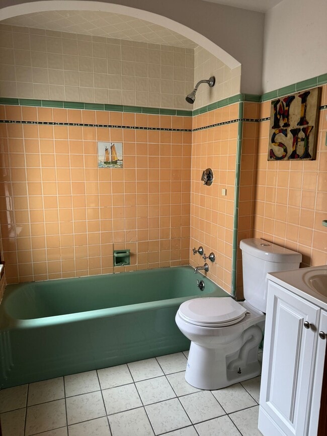 L2 Bathroom - 1011 Massachusetts Ave