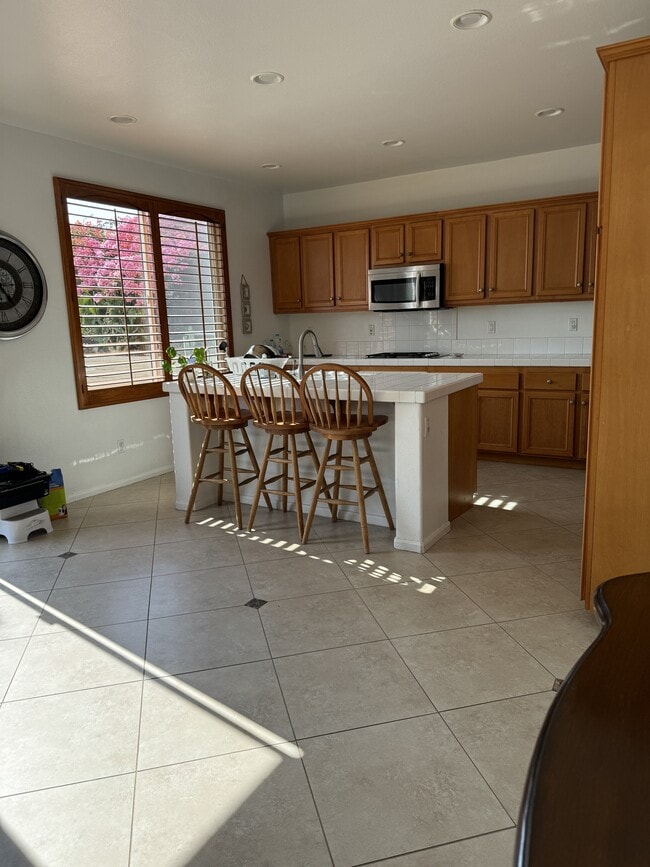Building Photo - 444 Avenida Antonio