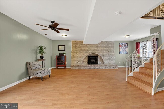 Foto del edificio - 3106 Kingsway Ct