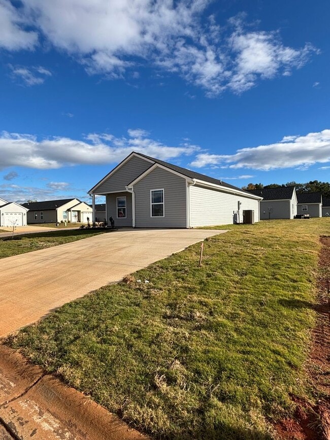 Foto del edificio - New Construction-Move in ready