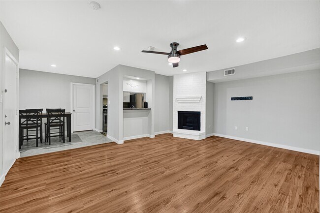 Building Photo - 250 El Dorado Blvd