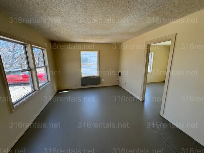 Foto del edificio - $675 - 1 bed 1 bath - Duplex