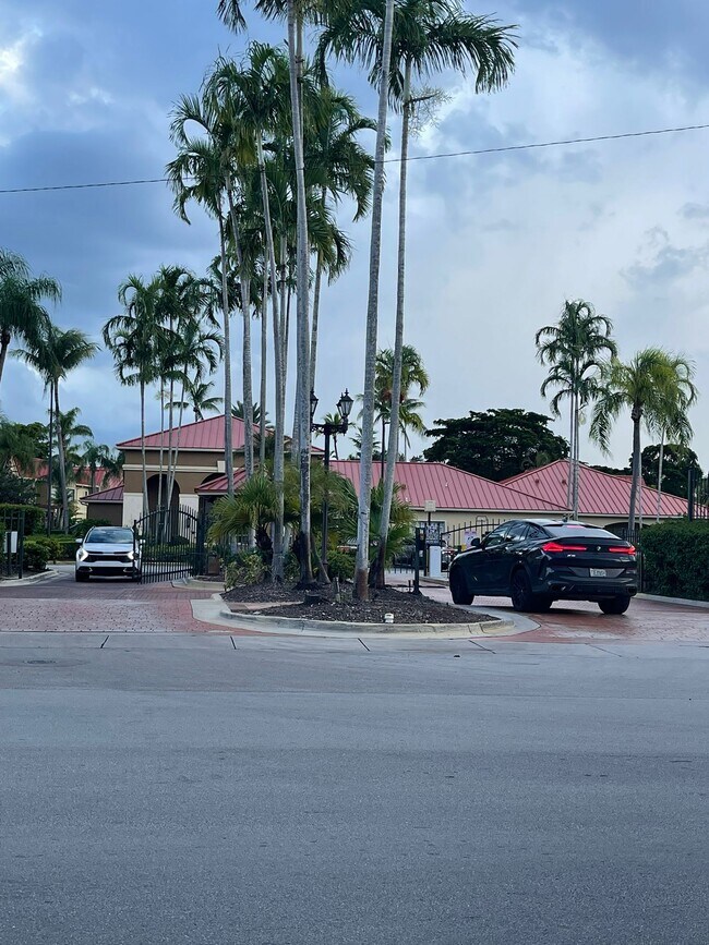 Foto del edificio - 18344 NW 68th Ave