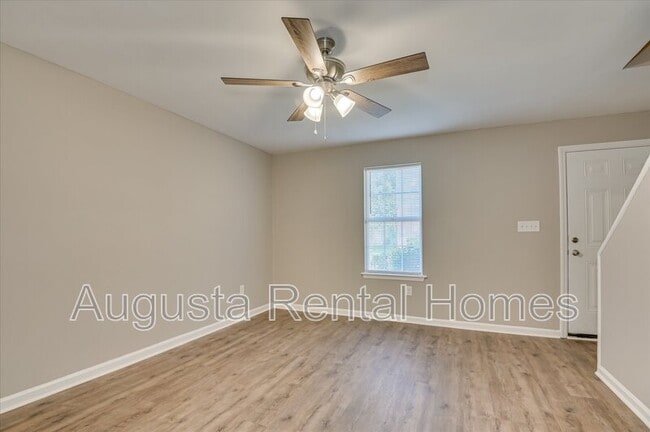 Foto del edificio - 136 Chalet N Blvd