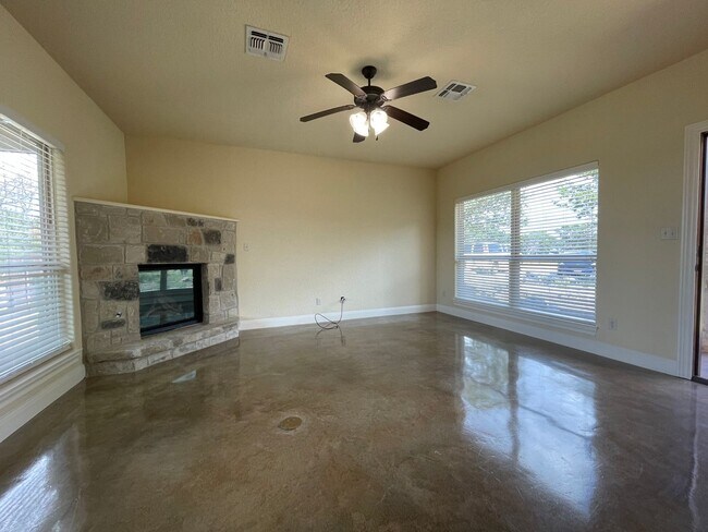 Foto del edificio - Guest Home in the Gated Saddlewood Estates