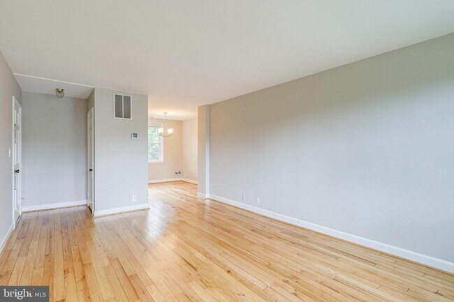 Building Photo - 3373 S Stafford St