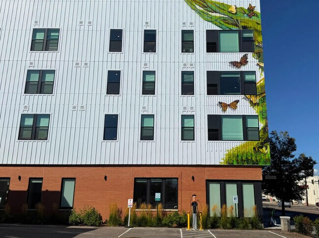 Foto del edificio - Warren Village at Alameda