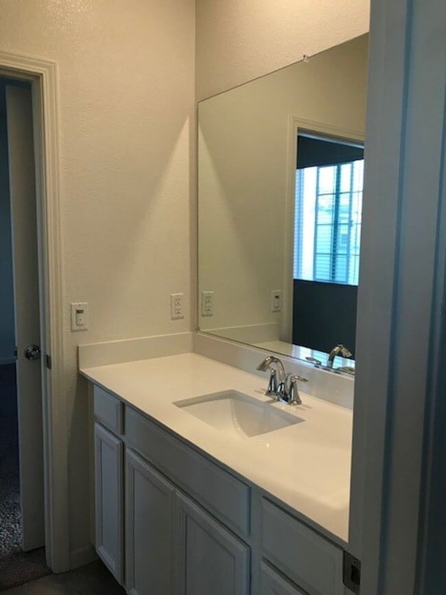 Foto del edificio - Beautiful home in Natomas, 3+2.5, 2-story, 2-car tandem garage, close to fwy & shopping