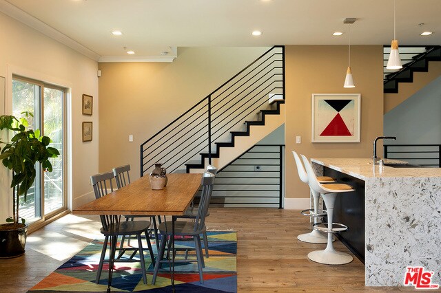 Building Photo - 954 Dexter St