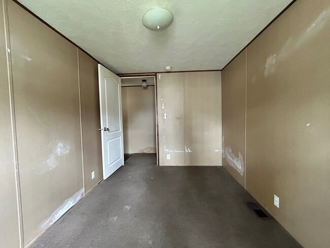 Building Photo - 2701 30 Mile Rd