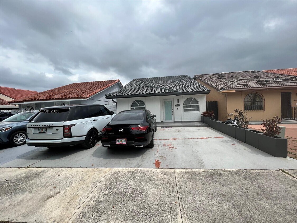 Primary Photo - 5471 W 21st Ct