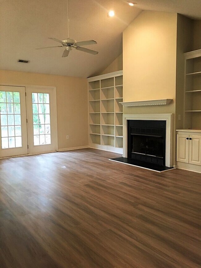Building Photo - HIGHGROVE ESTATES