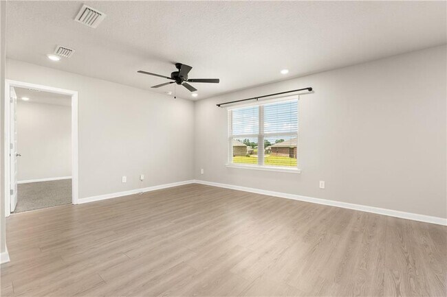 Foto del edificio - 2613 Windmere Dr E